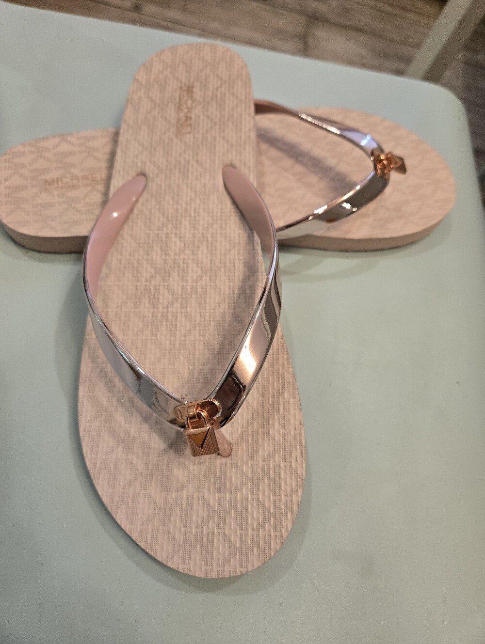 NWT Michael Kors Blush Pink Flip Flop Sandals with Rose Gold Accents Sz 9-10